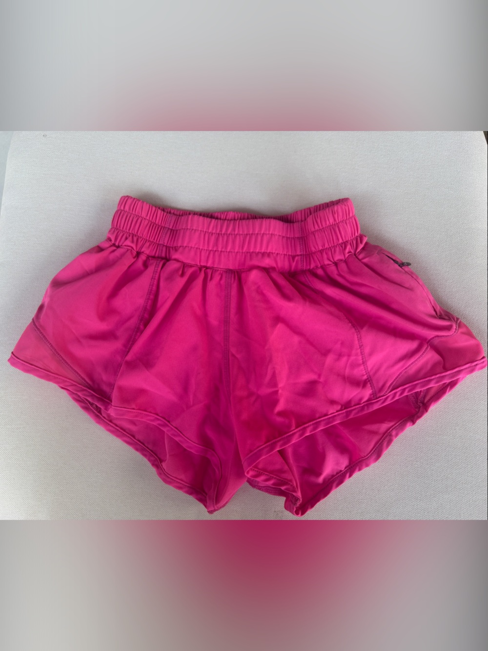 lululemon athletica Women's Bright Pink Hotty Hots 2.5